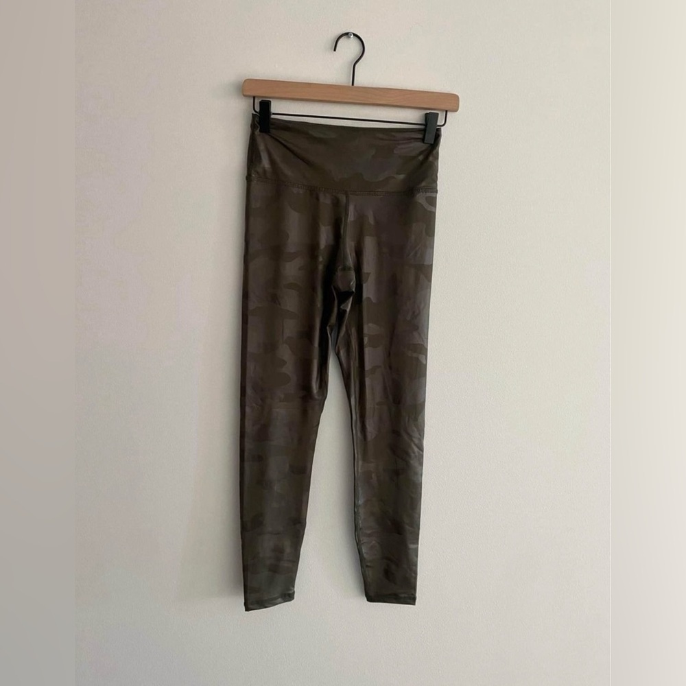 🖤 Shop Talulah Graham Camo Leggings – Size Small – NEW